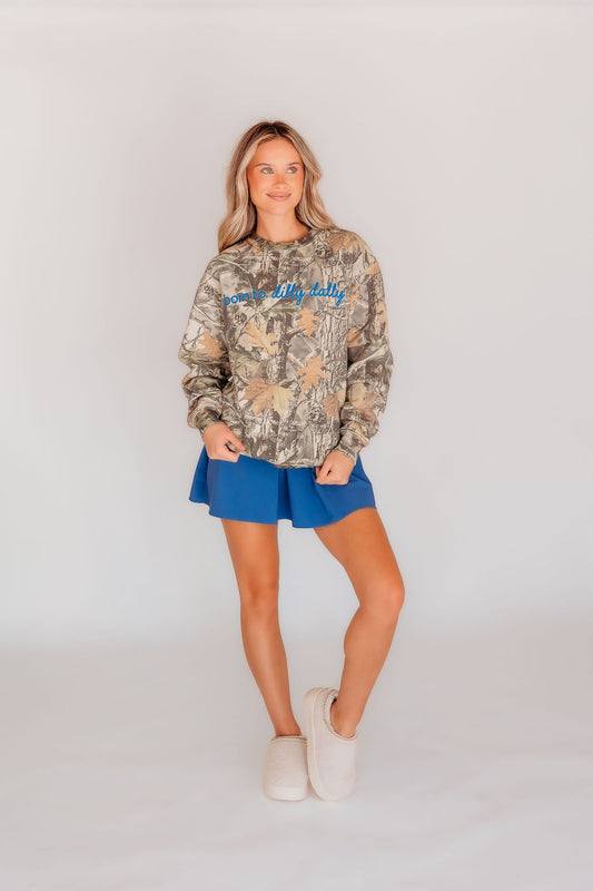 Born To Dilly Dally Womens Camo Pullover