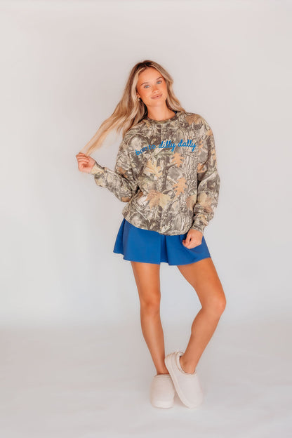 Born To Dilly Dally Womens Camo Pullover